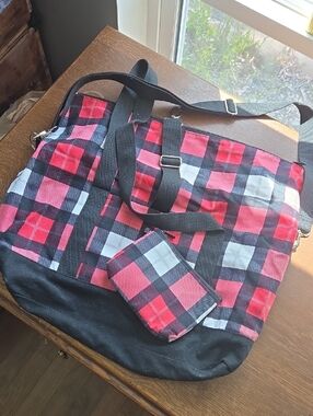 Thirty-One Check Mate Plaid Red & Black Tote Bag ☆ Weekend Bag ☆ Carry On Bag ☆